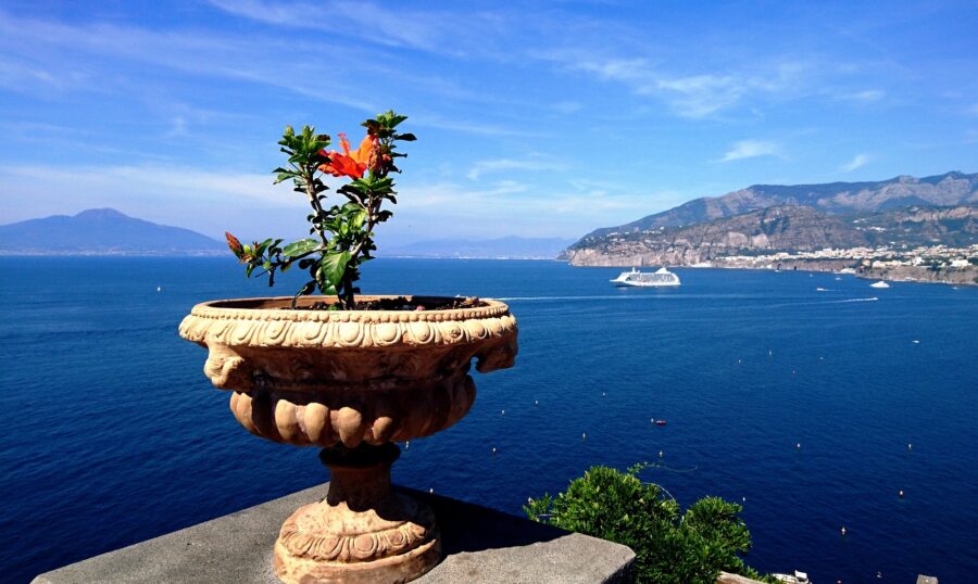 Sorrento Italy: a beautiful town located on the Amalfi Coast, known for its stunning views of the Mediterranean Sea and its close proximity to the famous islands of Capri and Ischia go there with Travel Escapes