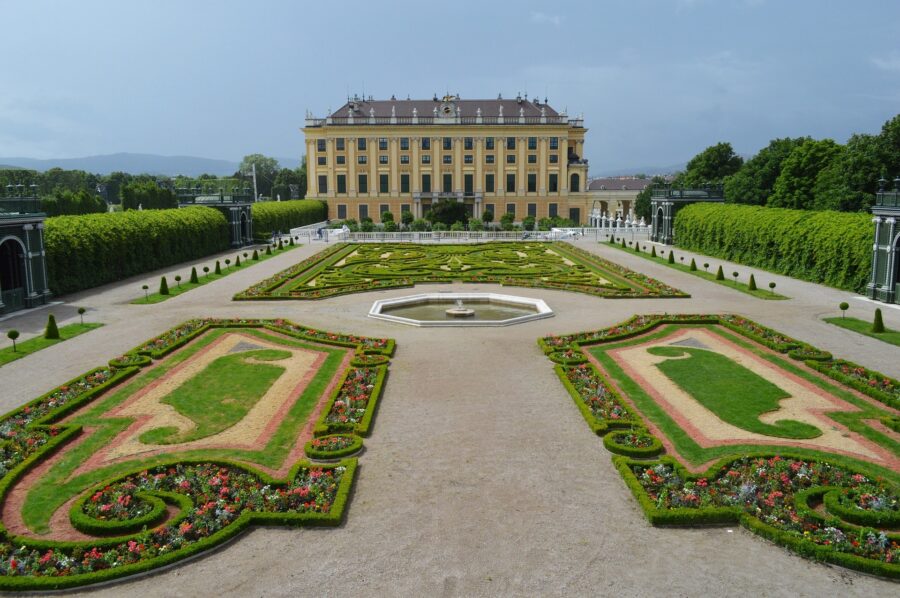 Hungary Austria Slovakia guided Tour. Vienna Castle and gardens